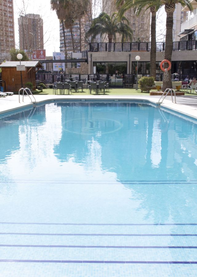 hotel joya benidorm piscina vertical entrada